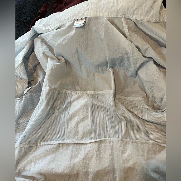 Columbia windbreaker jacket! Size 1X. Excellent condition. Optional hood - Picture 5 of 7